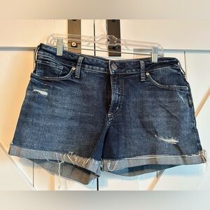 Silver Jeans Suki short. 32/4